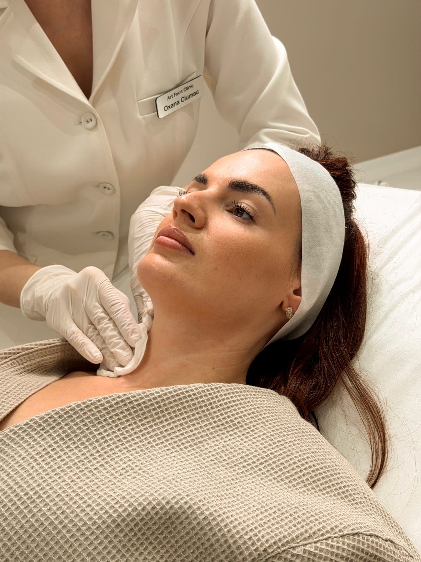 Finishing care following neck mesotherapy.